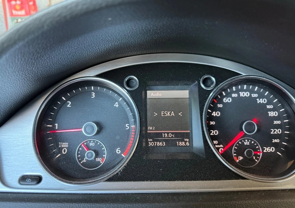 Volkswagen Passat cena 35000 przebieg: 307685, rok produkcji 2012 z Głuchołazy małe 137
